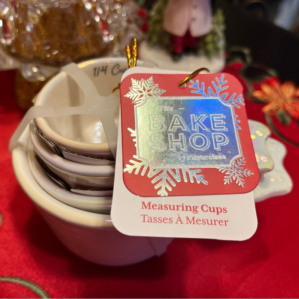 NWT ‘The Bake Shop’ Snowflake White Opal Measuring Cups - Picture 3 of 6